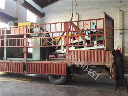 2017年第一批倒立式拉絲機(jī)發(fā)往孟州